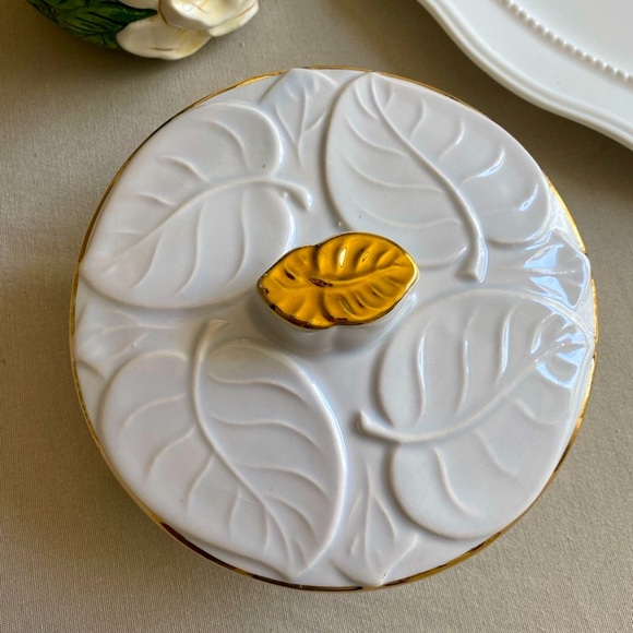 Vintage USA Rare Unique Pottery Covered Dish Leaf Design Gold Trim - Picture 3 of 16